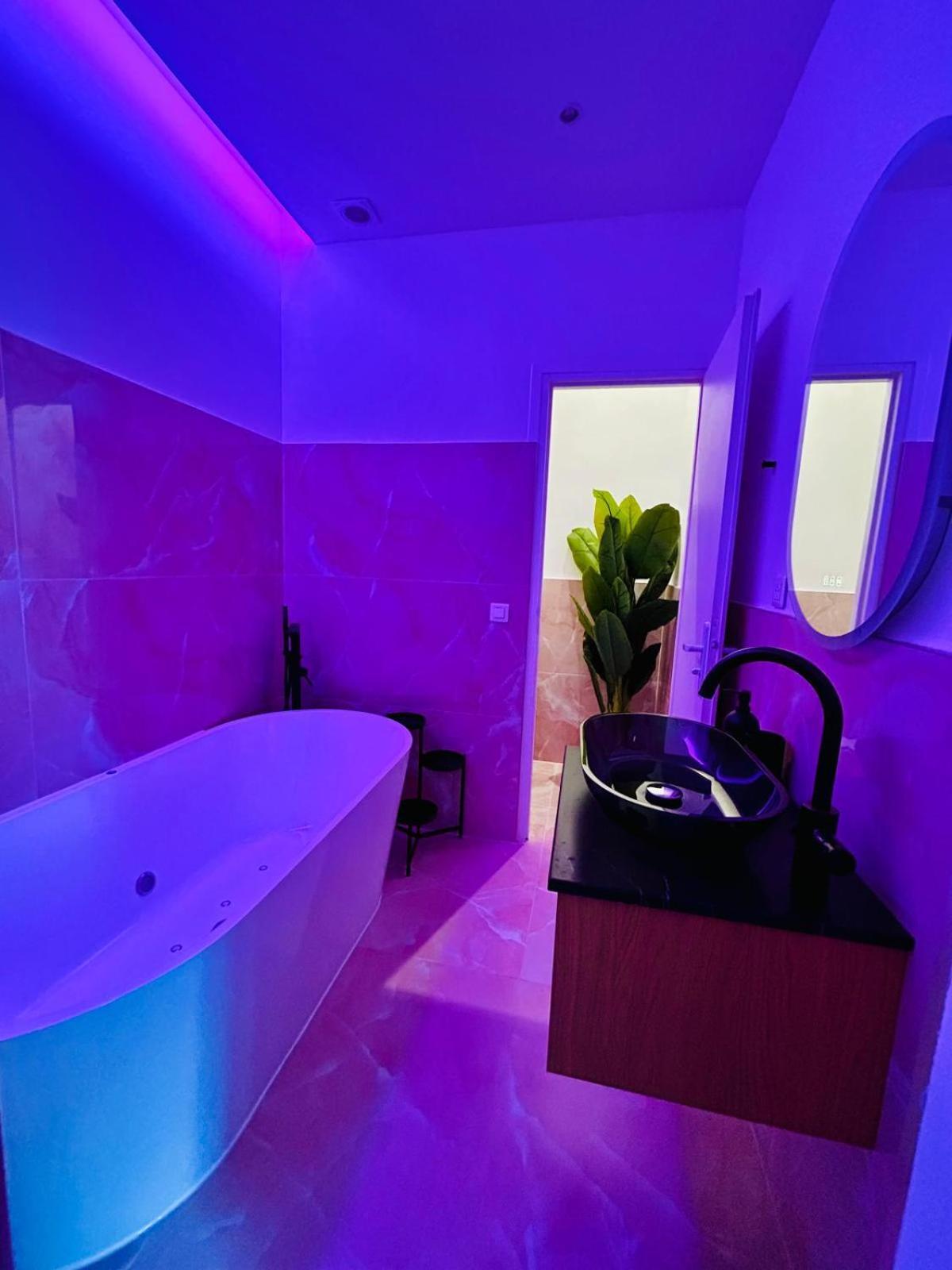 Intimate Escape - Seaside - Spa Bath - Wifi - Ac Nice Buitenkant foto