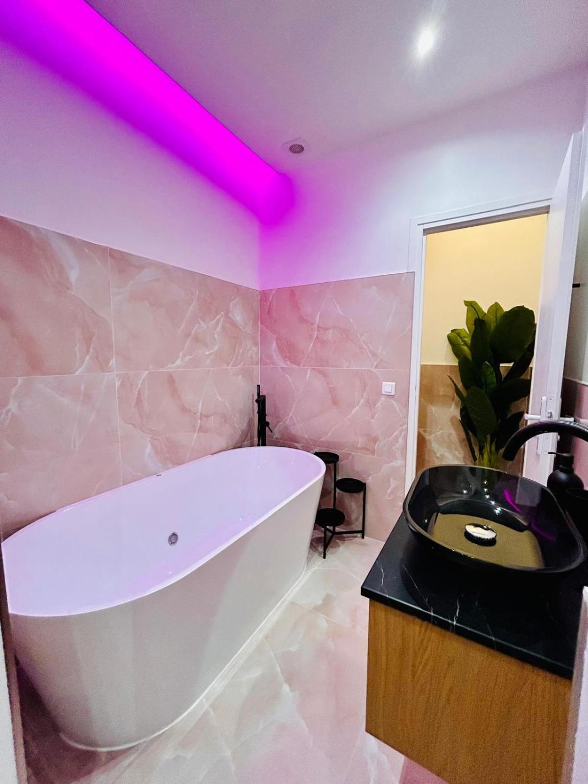 Intimate Escape - Seaside - Spa Bath - Wifi - Ac Nice Buitenkant foto